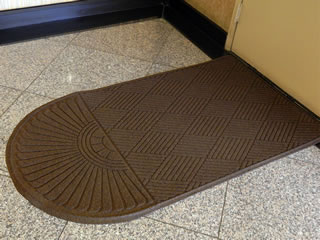 FloorGuard Diamond WaterHog Style - WaterHog Style Commercial Entrance Mat - Brown